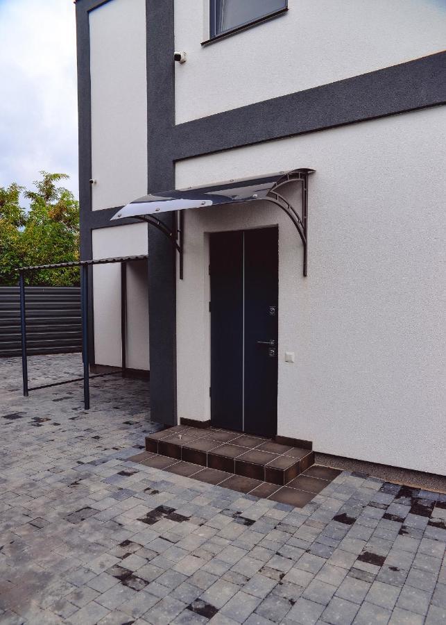 Four Rooms Apartments Cherkasy Exterior photo