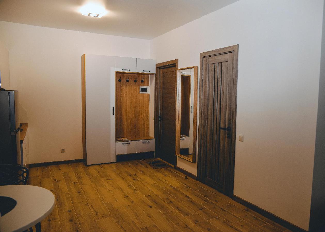 Four Rooms Apartments Cherkasy Exterior photo
