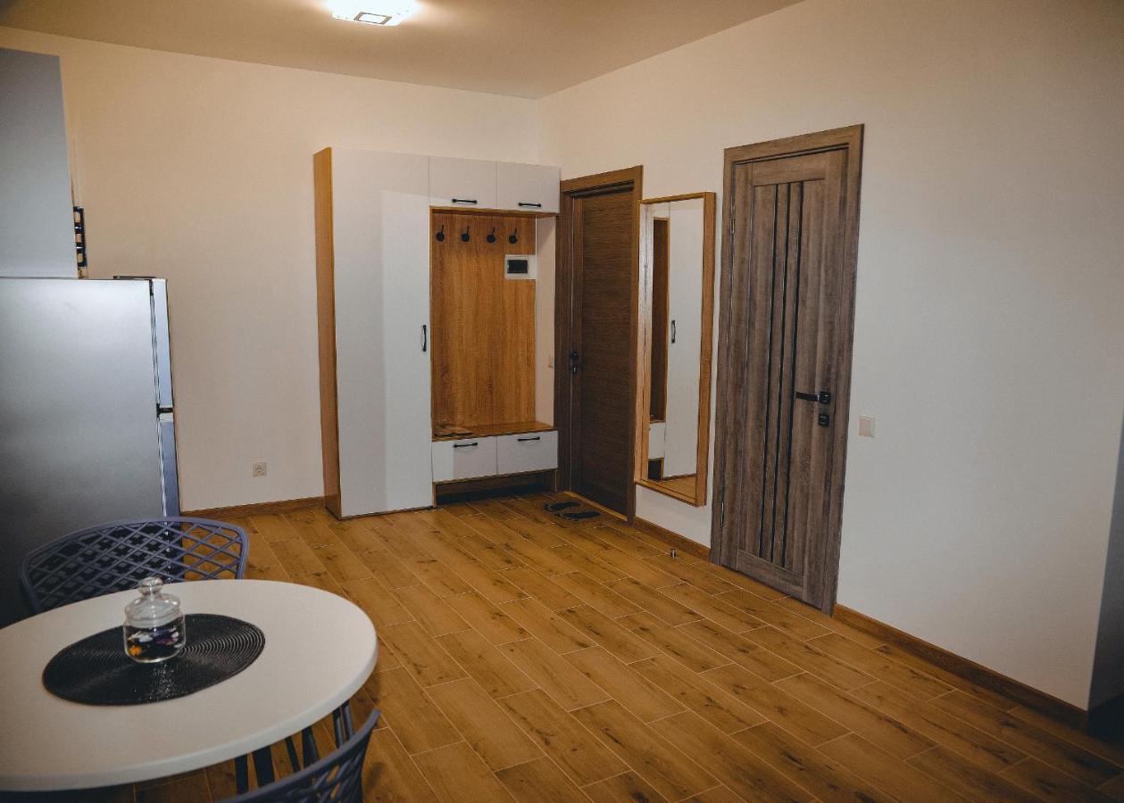 Four Rooms Apartments Cherkasy Exterior photo